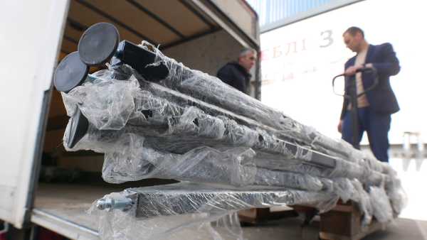 the exhibition is being removed from the lorry