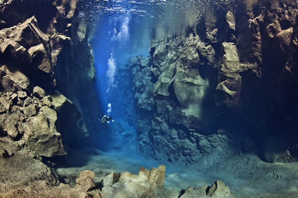 Enlarged view: Boundary between the American and the Eurasian plate   