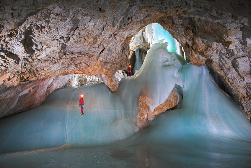 Eis in einer Höhle