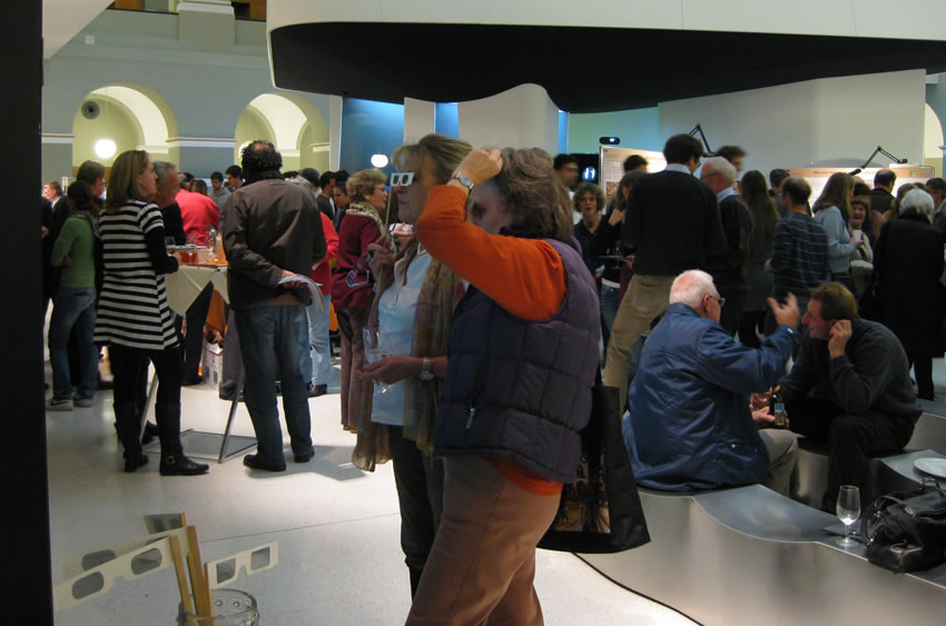 Grosse Anzahl Besucher der Ausstellung